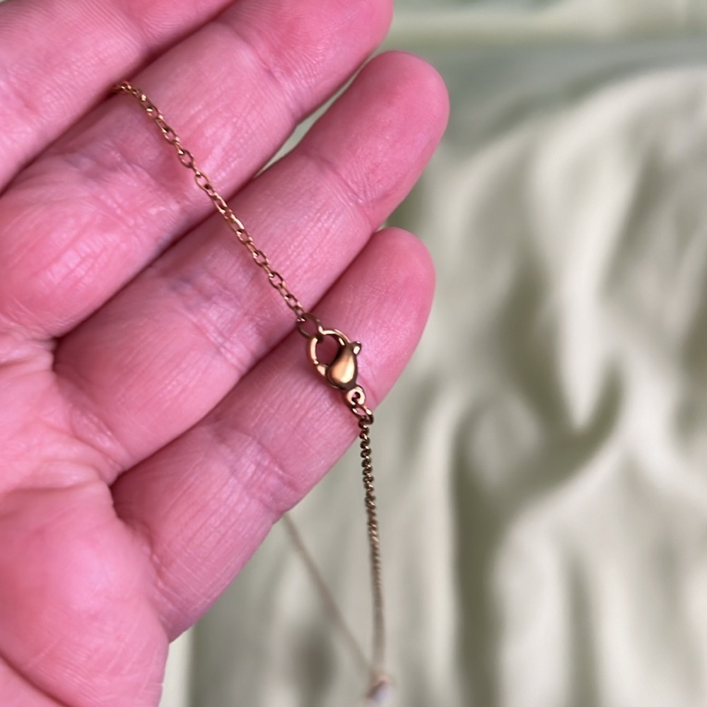 Cameo pink mini gold necklace - Picture 4 of 9